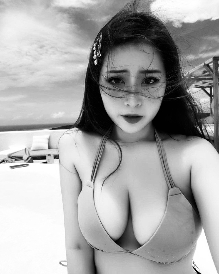 Tà áo nhạt hồng để ai ngóng trông 😢😢😢